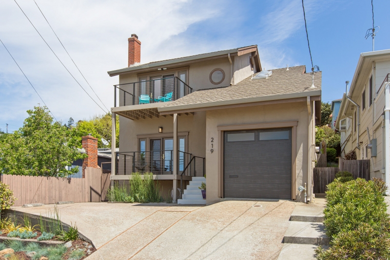 Cover Image for 219 Stanford Avenue